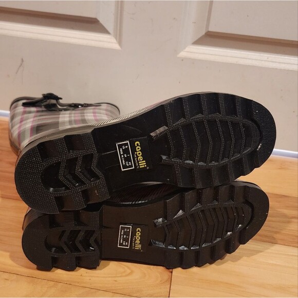 Capelli of New York black and pink plaid rain boots size 9 - Picture 5 of 6